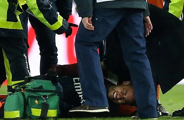 SỐC: Neymar ngồi xe lăn, nghỉ 3 tháng và lỡ World Cup - Bóng Đá
