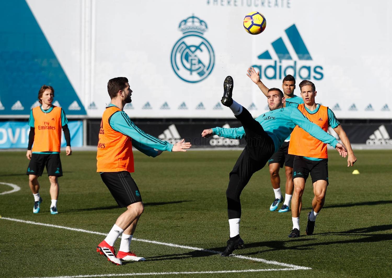 Lập cú đúp, Ronaldo hưng phấn trên sân tập Real Madrid - Bóng Đá