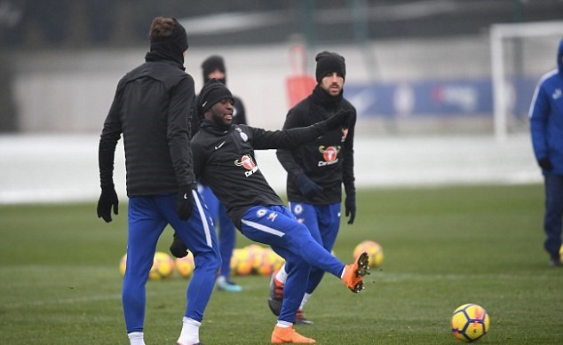 Áp lực bủa vây, Conte quát tháo ầm ĩ trên sân tập Chelsea - Bóng Đá