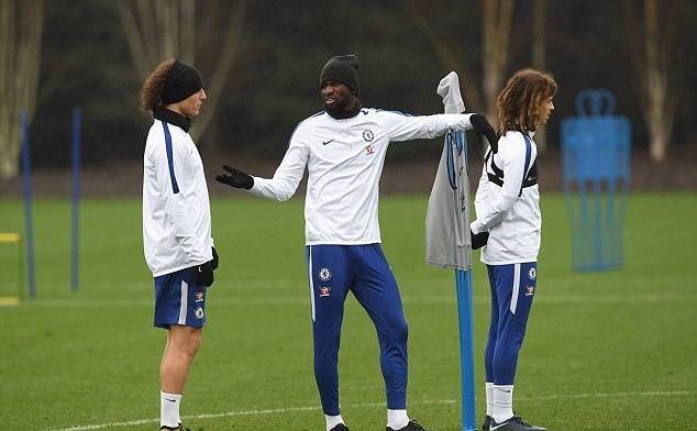 Cầu thủ Chelsea liên tục bắn phá, chờ hạ gục Arsenal - Bóng Đá