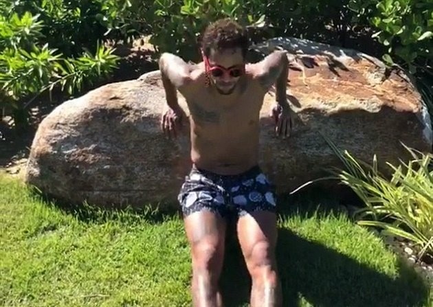 Fabregas tranh thủ “tâm sự mỏng” với Messi sau trận - Bóng Đá