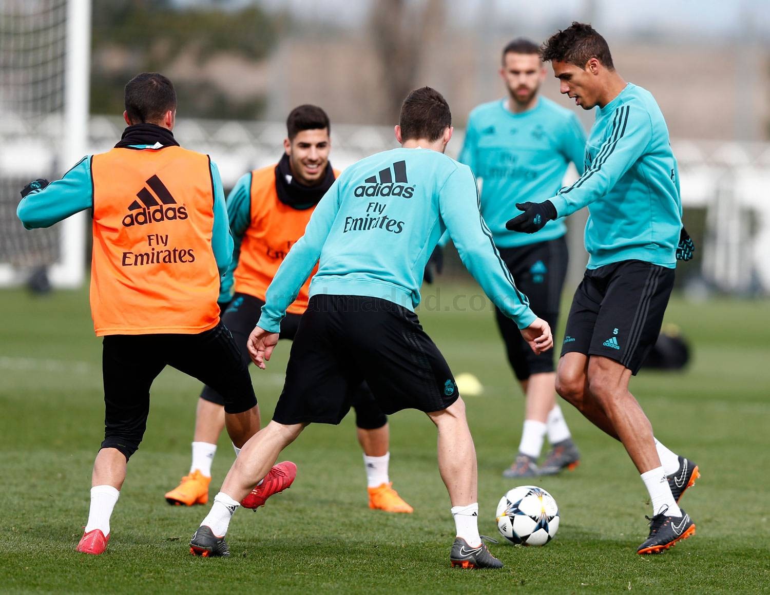 ẢNH TẬP REAL MADRID - Bóng Đá