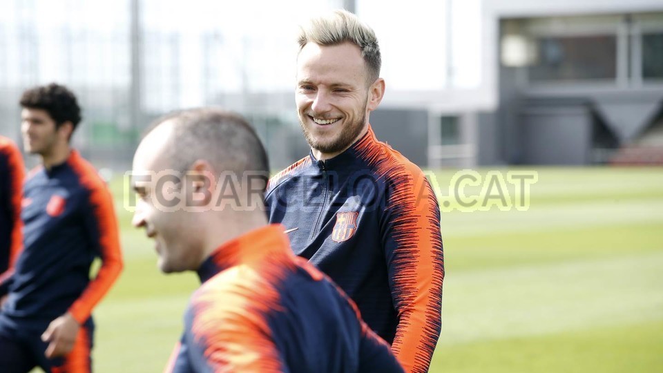 ẢNH TẬP BARCELONA - Bóng Đá