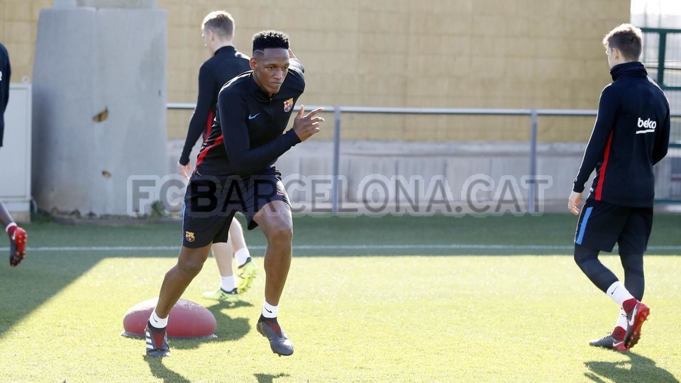 Coutinho lại lủi thủi tập một mình ở Barcelona - Bóng Đá
