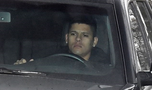 Sanchez tới sân tập, sẵn sàng cho lần đầu tại Man Utd - Bóng Đá