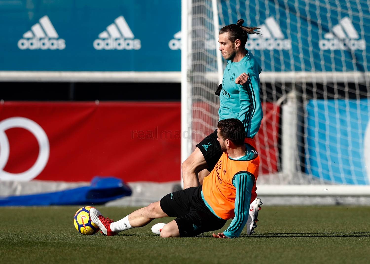 Real Madrid lại tập cật lực trong ngày vắng Ronaldo - Bóng Đá