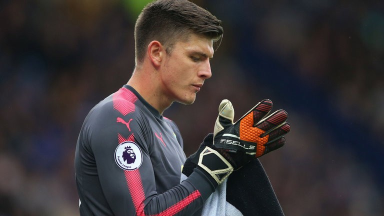Căng thẳng cuộc đua 'Găng tay vàng' Premier League: De Gea đấu Courtois - Bóng Đá