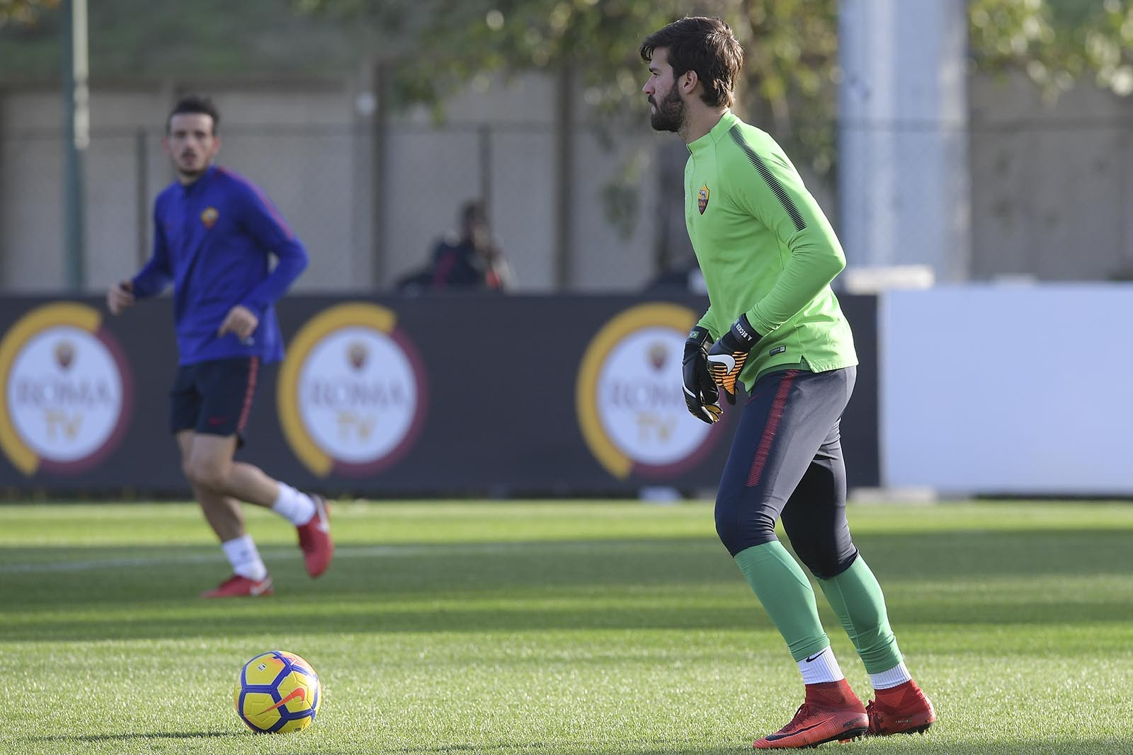 Hạnh phúc tại Italia, trung vệ Roma chỉ trích Tottenham, xỉa xói Premier League - Bóng Đá