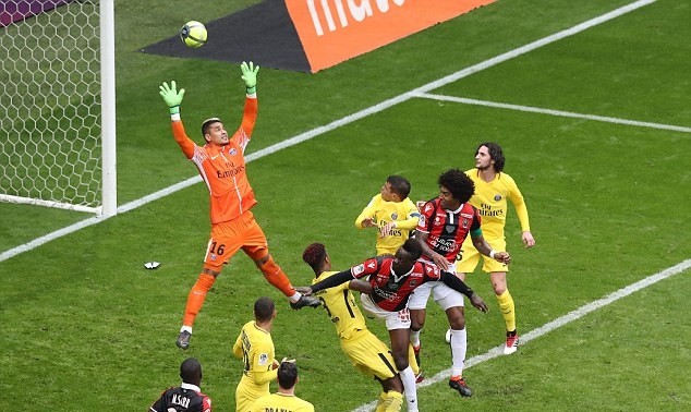 Lần đầu của Alves giúp PSG thắng 9 trận liên tiếp - Bóng Đá