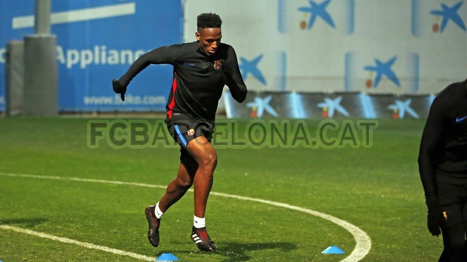 Yerry Mina phấn khích khi lần đầu được tập cạnh Messi, Suarez - Bóng Đá