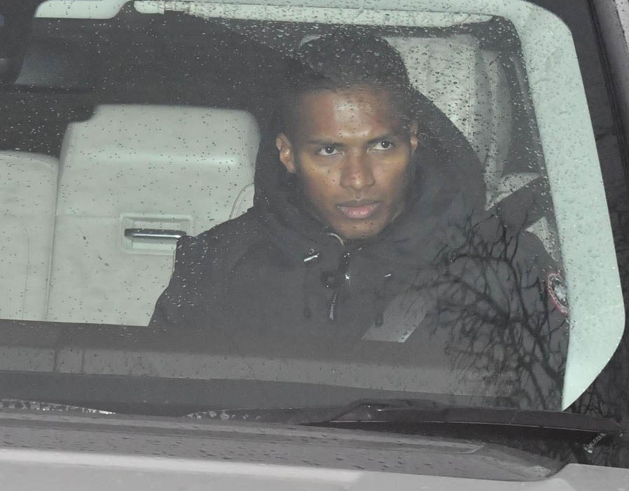 Sợ Mourinho rời xa, dàn sao Man Utd mặt mày ủ rũ đến sân tập - Bóng Đá