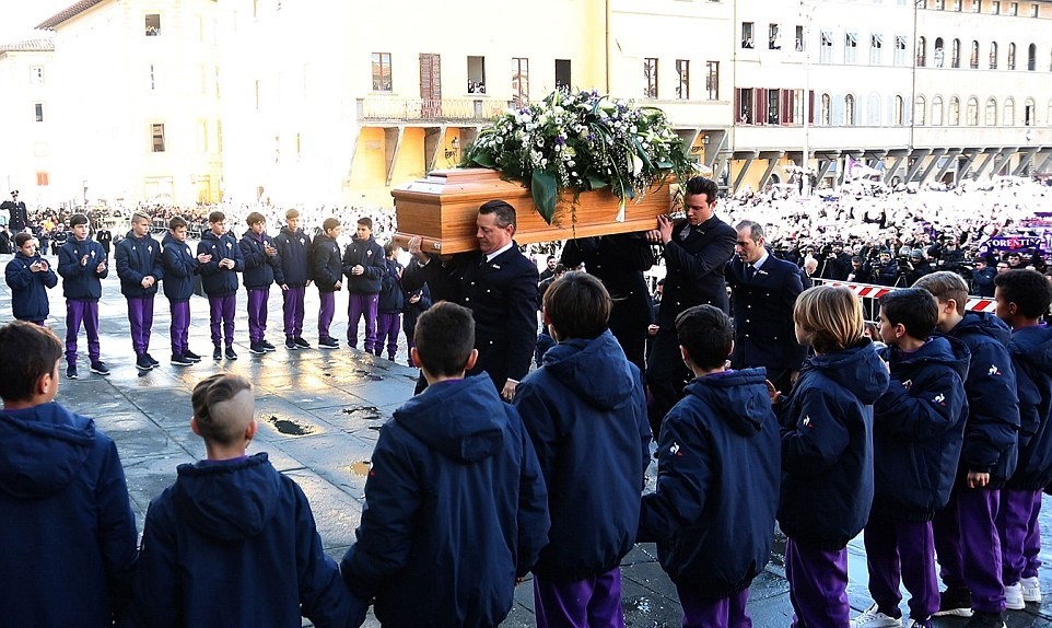 Juventus cùng cả nước Ý khóc thương cho Astori - Bóng Đá