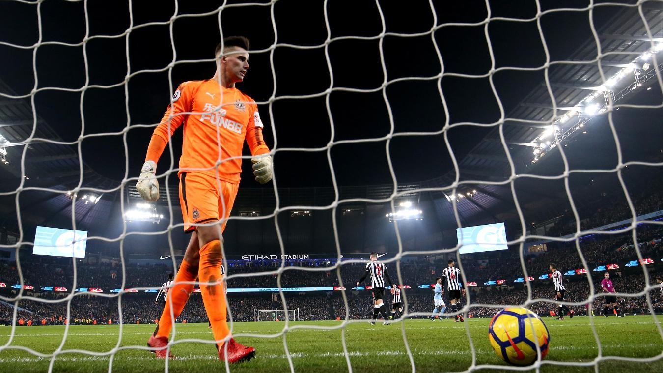 Tuyết rơi trắng trời ở London, đại chiến Arsenal - Man City nguy cơ bị hoãn - Bóng Đá