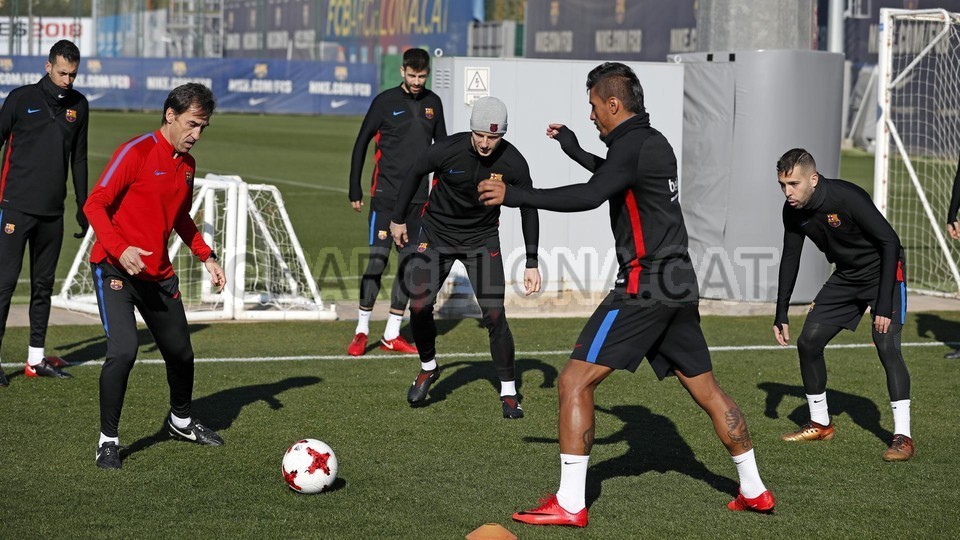 Coutinho lại lủi thủi tập một mình ở Barcelona - Bóng Đá