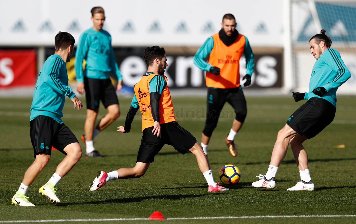 Real Madrid lại tập cật lực trong ngày vắng Ronaldo - Bóng Đá