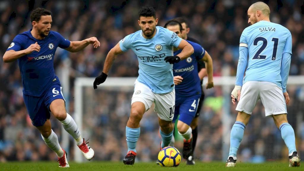 Aguero xuống phố ăn mừng chiến thắng trước Chelsea - Bóng Đá