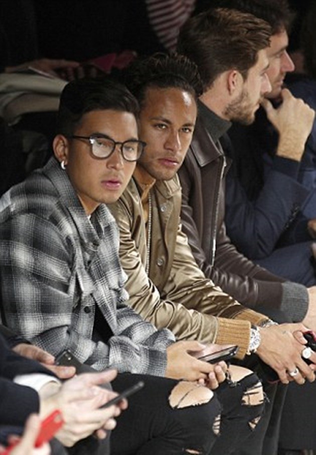 Lập poker, Neymar ăn mặc sành điệu sánh vai David Beckham - Bóng Đá