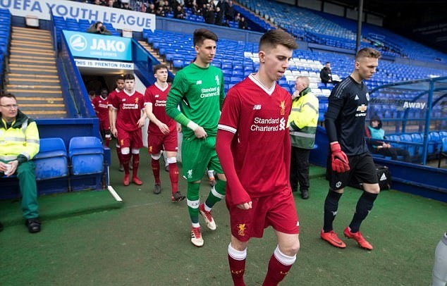 Gerrard cầm Liverpool đè bẹp M.U ở giải trẻ Champions League - Bóng Đá