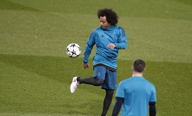 Mới tới Paris, Ronaldo đã tập bắn phá PSG - Bóng Đá