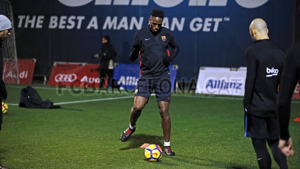 Yerry Mina phấn khích khi lần đầu được tập cạnh Messi, Suarez - Bóng Đá