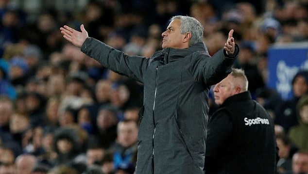 Chán Man Utd, Mourinho liên tục trở về London - Bóng Đá