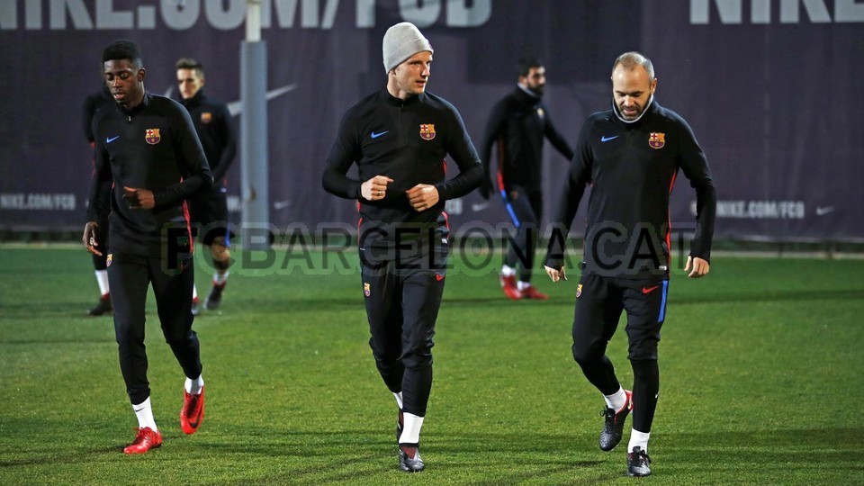 Messi, Suarez mặt mày đờ đẫn vì cái lạnh - Bóng Đá