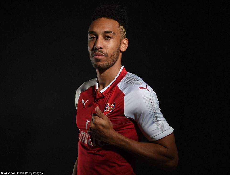 Chùm ảnh: Aubameyang rạng rỡ ra mắt Arsenal - Bóng Đá