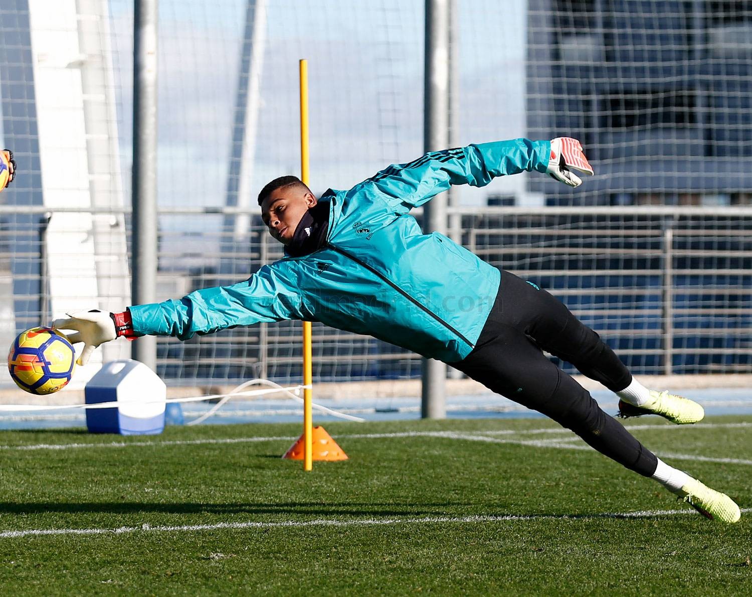 Sợ Villarreal, Real Madrid lo lao đầu vào tập luyện - Bóng Đá