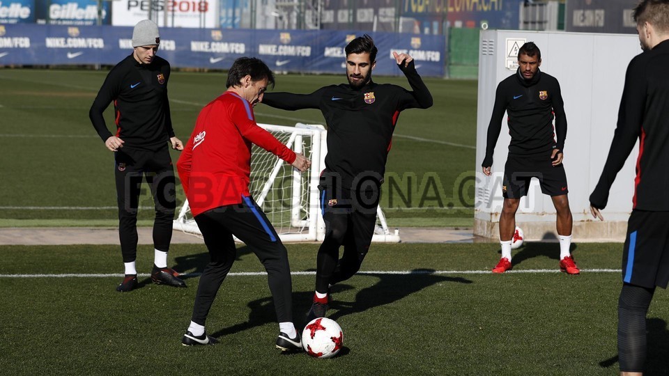Coutinho lại lủi thủi tập một mình ở Barcelona - Bóng Đá