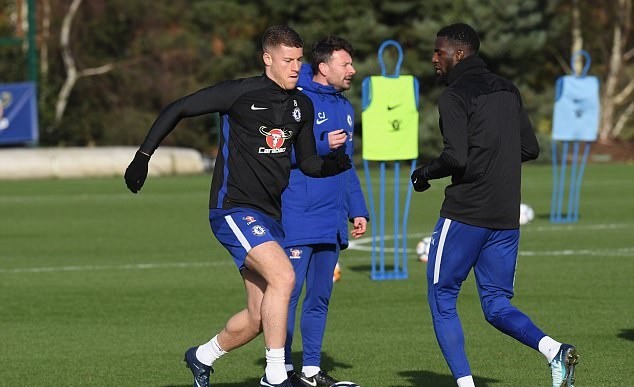Chelsea hòa 4 trận liền, HLV Conte quát tháo ầm ĩ trên sân tập - Bóng Đá