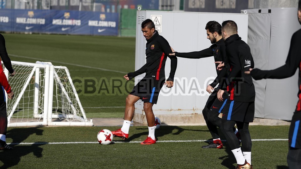Coutinho lại lủi thủi tập một mình ở Barcelona - Bóng Đá