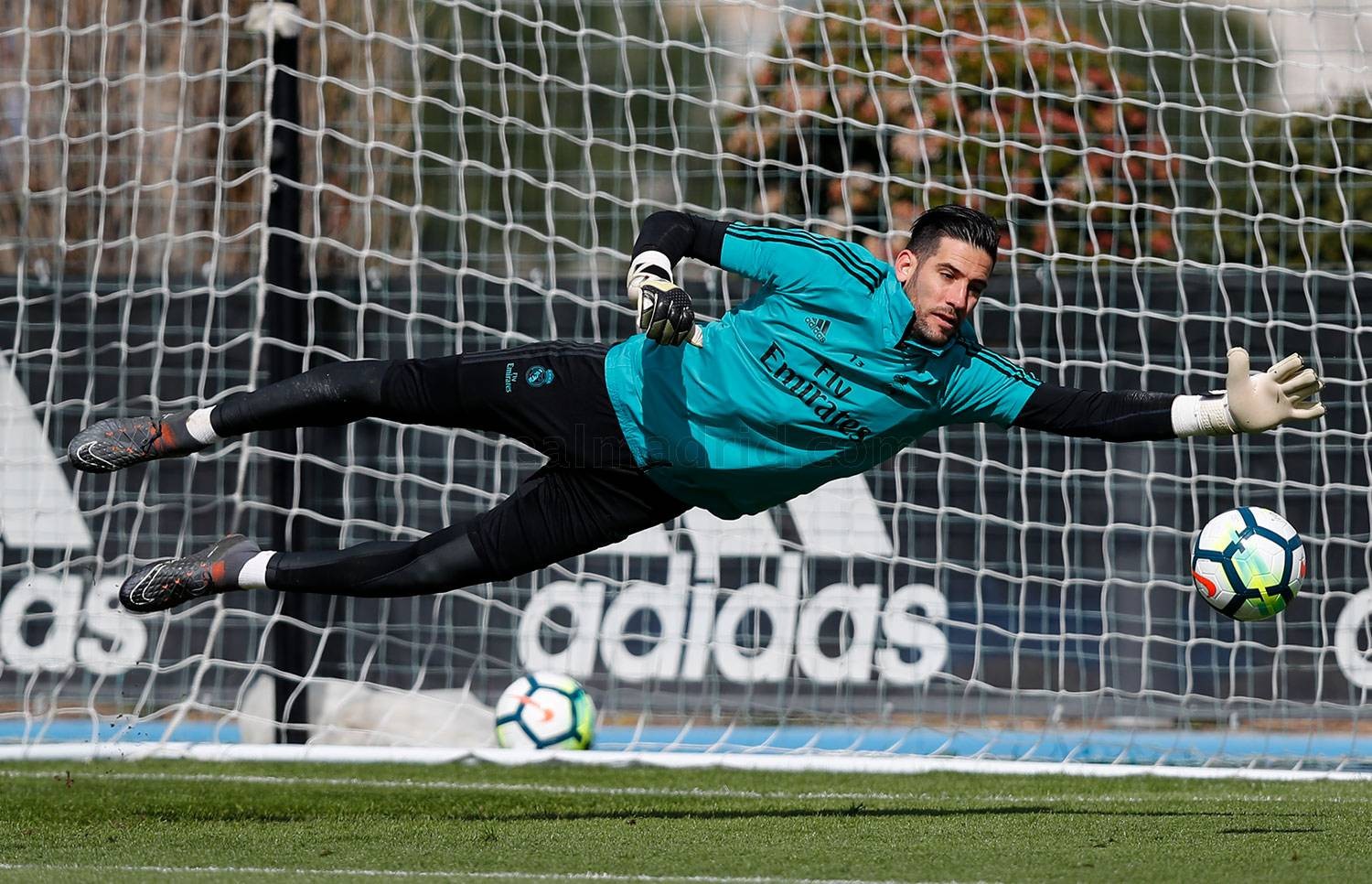ẢNH TẬP REAL MADRID - Bóng Đá