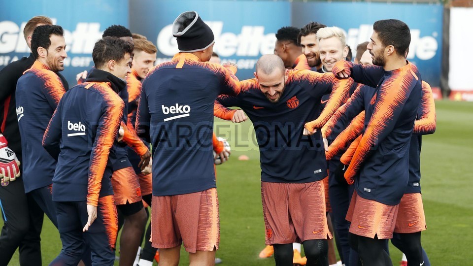 Barcelona tập luyện - Bóng Đá