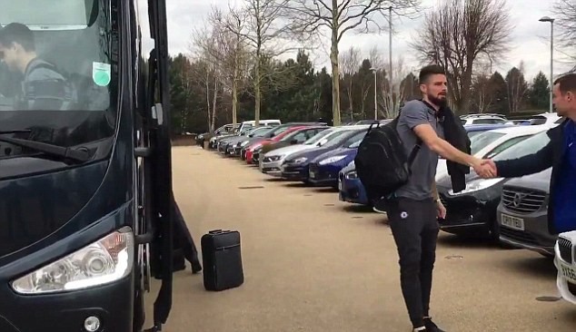 Dàn sao Chelsea rời London, sẵn sàng chiến Barcelona - Bóng Đá