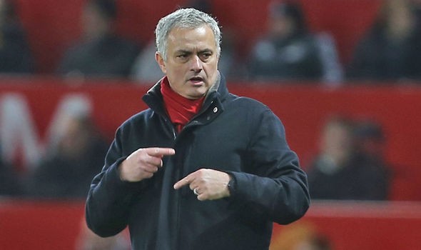 NÓNG: Mourinho không còn kiểm soát được M.U, nội bộ đã loạn - Bóng Đá