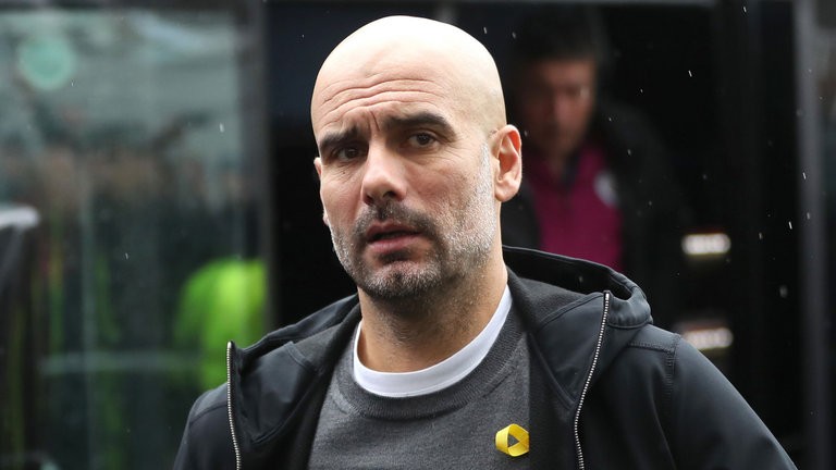 Neville mỉa mai quyết định dùng 6 cầu thủ dự bị của Pep Guardiola - Bóng Đá