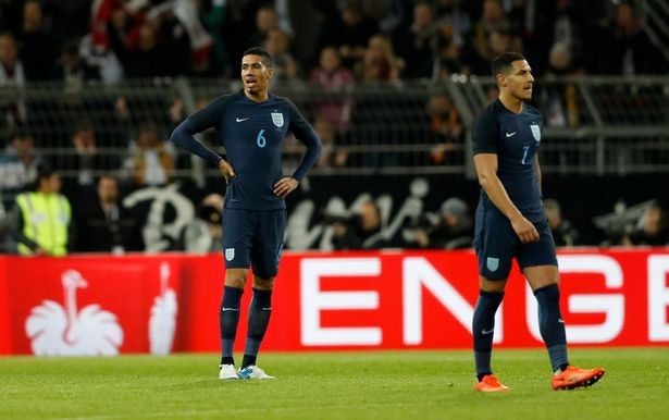 Sau Phil Jones, Man Utd lại thiệt quân nặng nề ở hàng thủ  - Bóng Đá