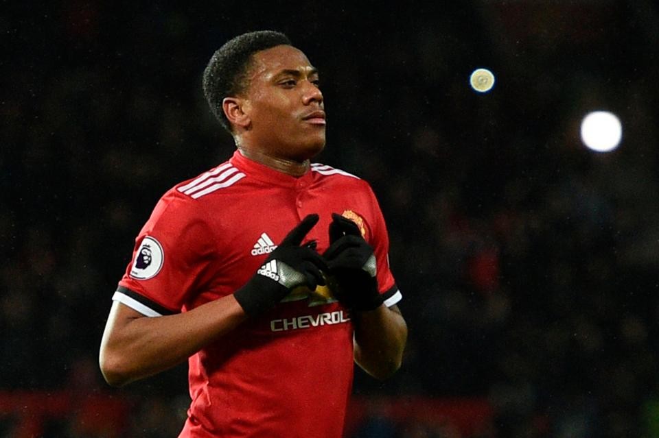 'Gã khổng lồ' trải thảm đỏ đón Martial - Bóng Đá