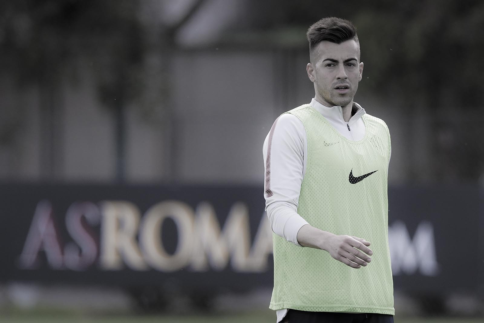 Barca không thể khiến Dzeko lo sợ - Bóng Đá