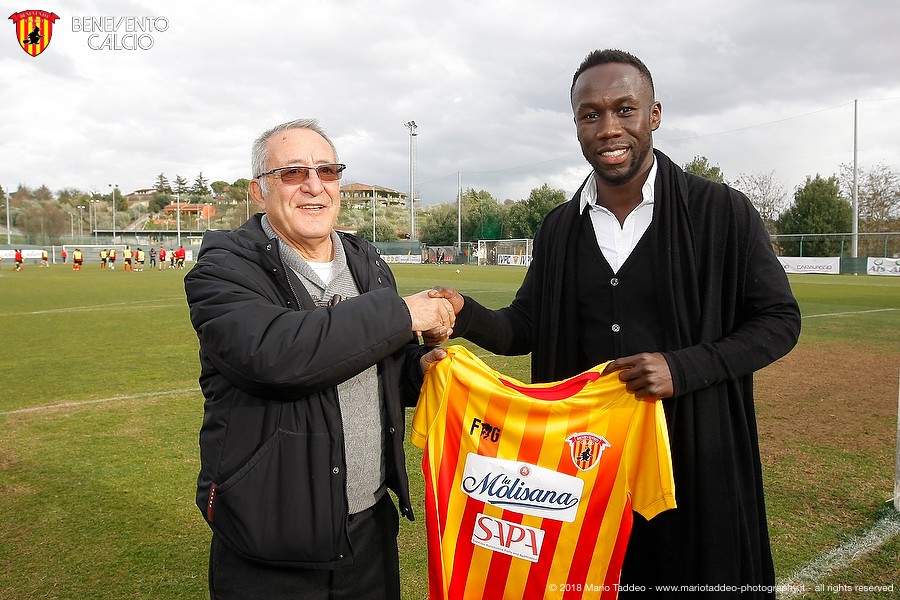 Sagna tiết lộ lý do gia nhập đội 'bét bảng' Serie A - Bóng Đá