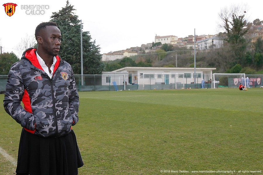 Sagna tiết lộ lý do gia nhập đội 'bét bảng' Serie A - Bóng Đá