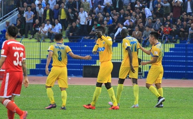 Cựu tuyển thủ U23 Việt Nam “đốt lưới”, SLNA thua trong trận Derby Bắc Trung Bộ - Bóng Đá