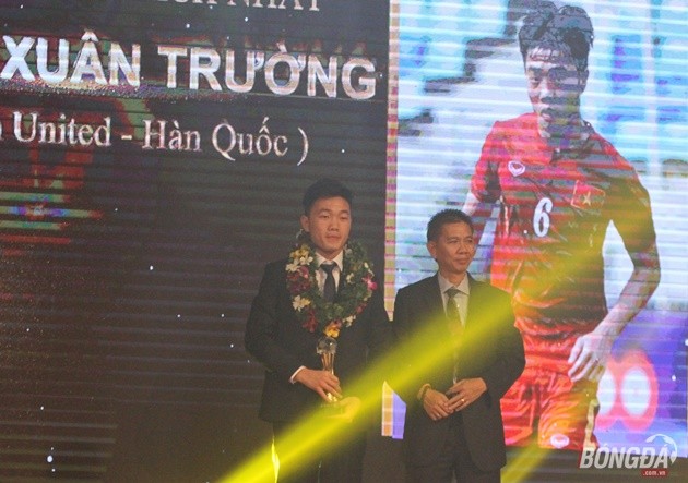 Thành Lương đoạt Quả bóng vàng, Xuân Trường gây bất ngờ với cú đúp giải thưởng - Bóng Đá