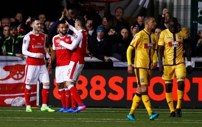 Walcott lập cột mốc đáng nhớ sau trận thắng Sutton - Bóng Đá