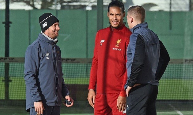 Van Dijk ra sân tập lần đầu với Liverpool - Bóng Đá