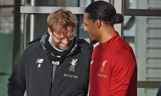 Van Dijk ra sân tập lần đầu với Liverpool - Bóng Đá
