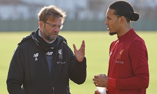 Van Dijk ra sân tập lần đầu với Liverpool - Bóng Đá