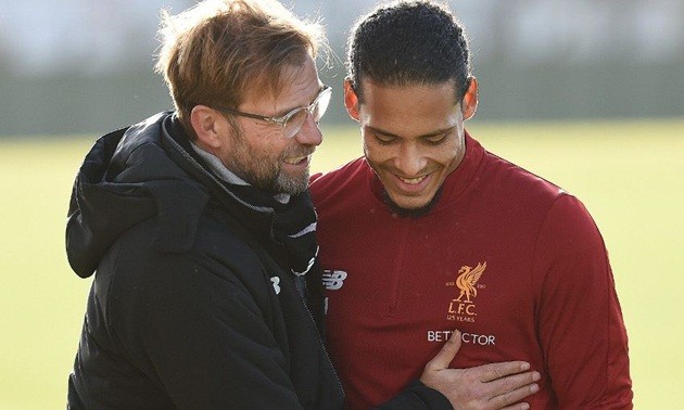 Van Dijk ra sân tập lần đầu với Liverpool - Bóng Đá
