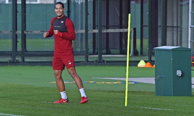 Van Dijk ra sân tập lần đầu với Liverpool - Bóng Đá