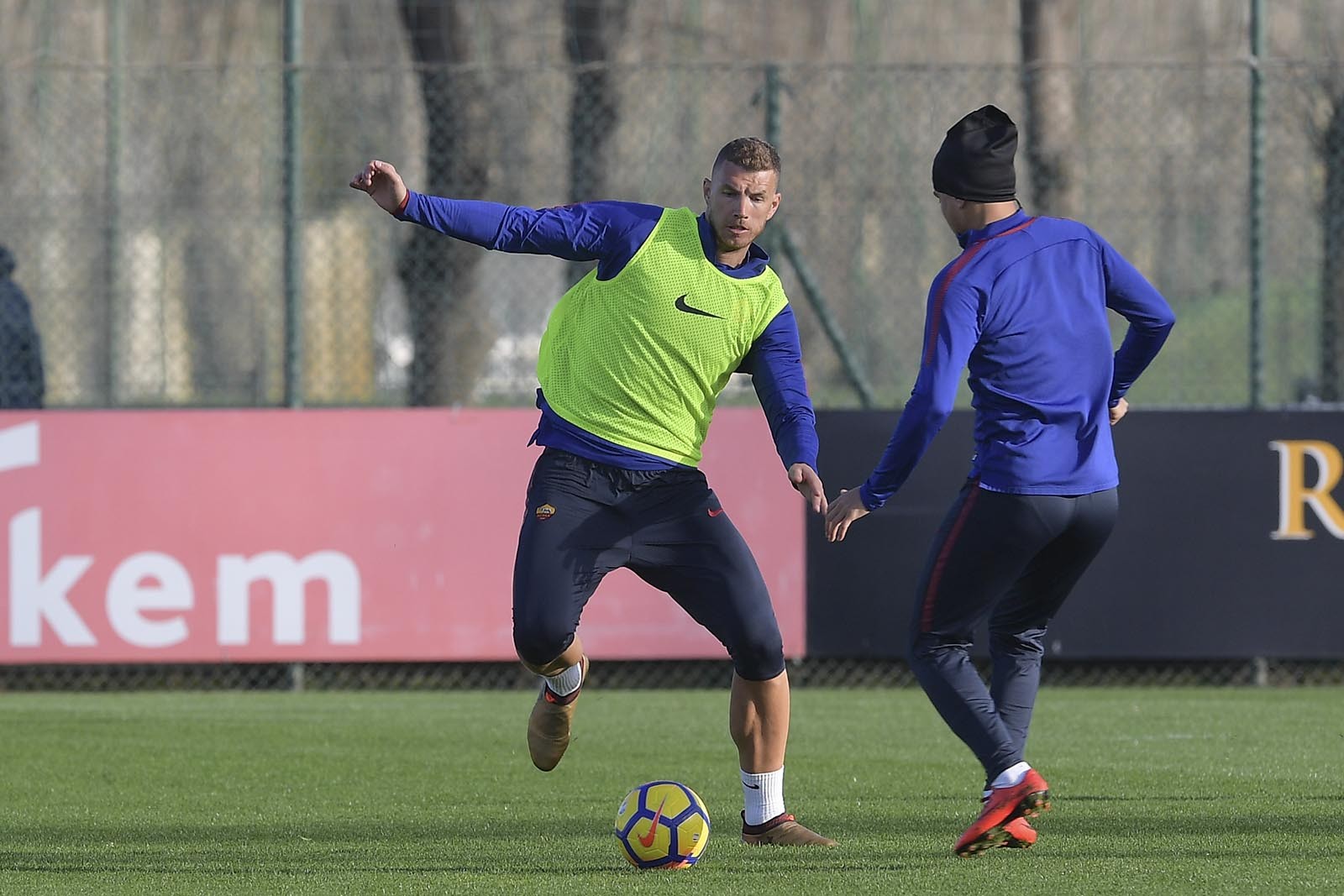 Hạnh phúc tại Italia, trung vệ Roma chỉ trích Tottenham, xỉa xói Premier League - Bóng Đá